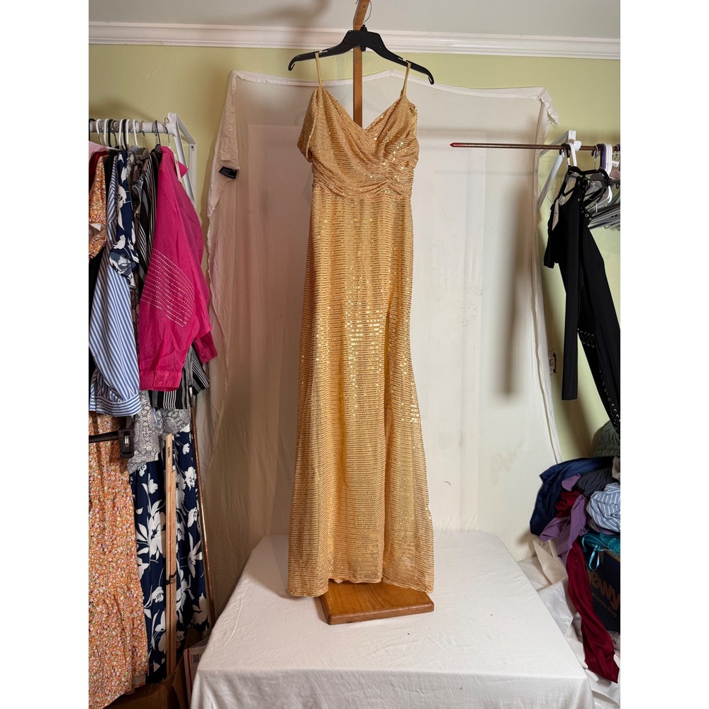 INEWER Gold Sequin Maxi Dress V-Neck Off-Shoulder Formal Evening Gown Size 8 NEW